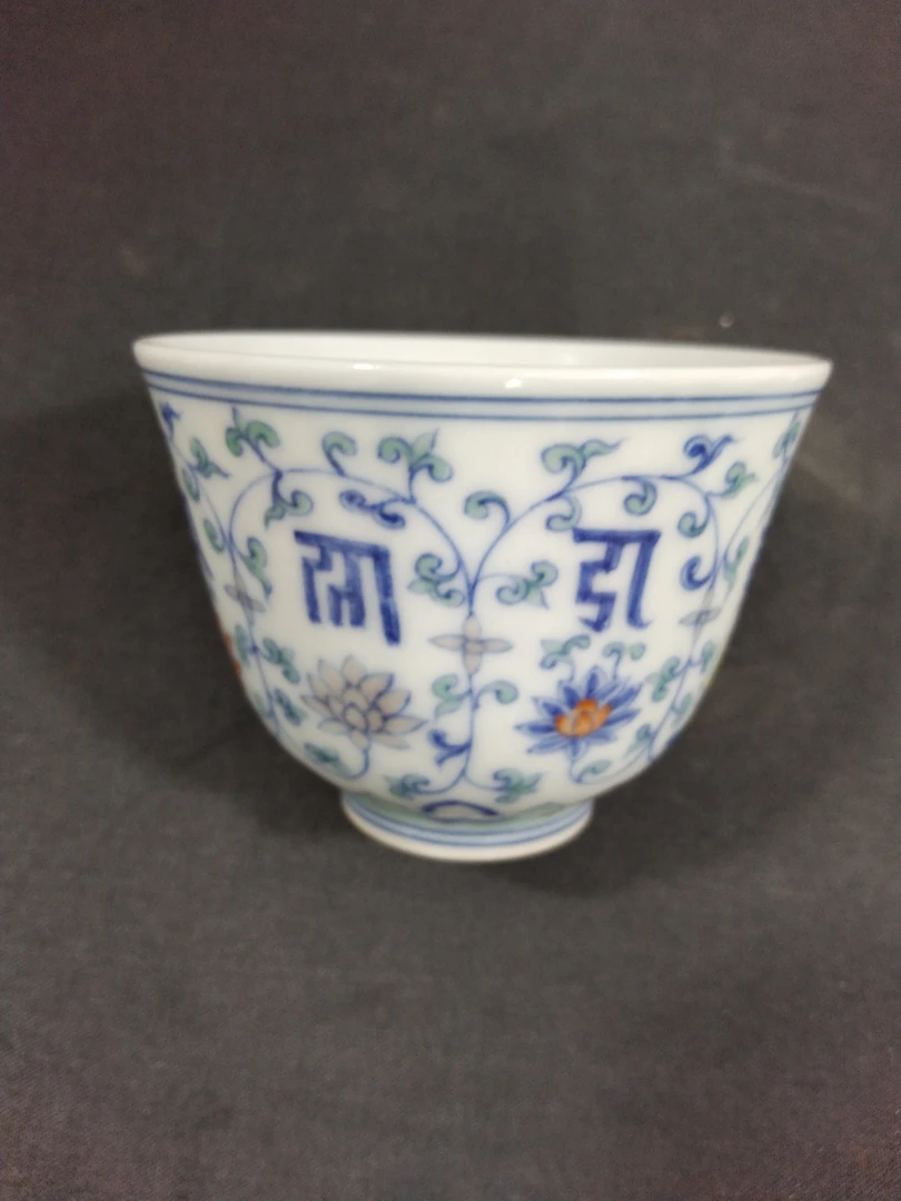 斗彩瓷花卉纹铃铛杯