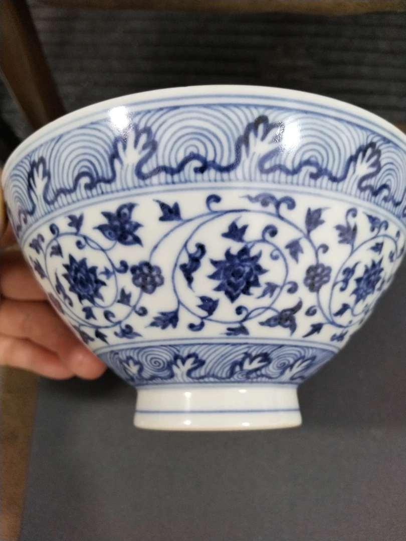 青花瓷缠枝莲纹小碗