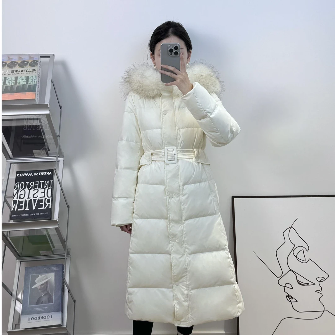 白鸭绒羽绒服女2024修身白色时尚常规连帽过膝超大毛领收腰厚