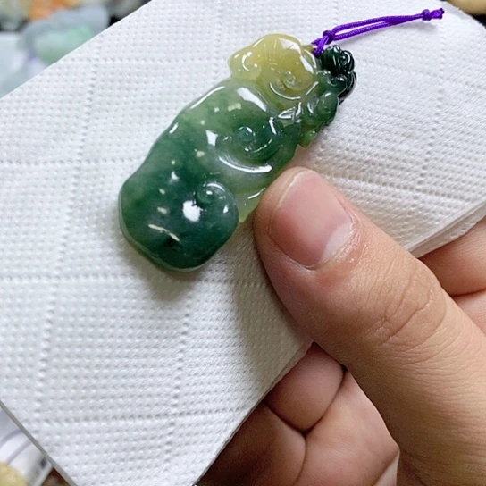 翡翠颈饰未镶嵌天然翡翠