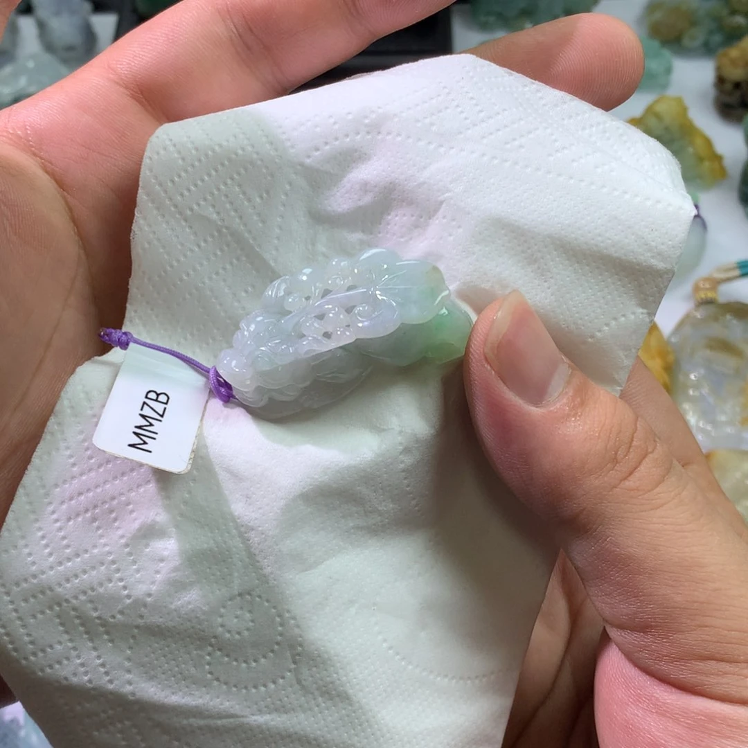 翡翠颈饰未镶嵌天然翡翠