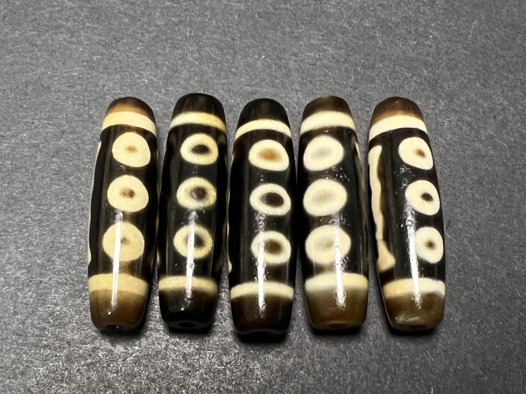 李蕾蛋饰品店/精选牙黄宝盖五 多样性只发其一