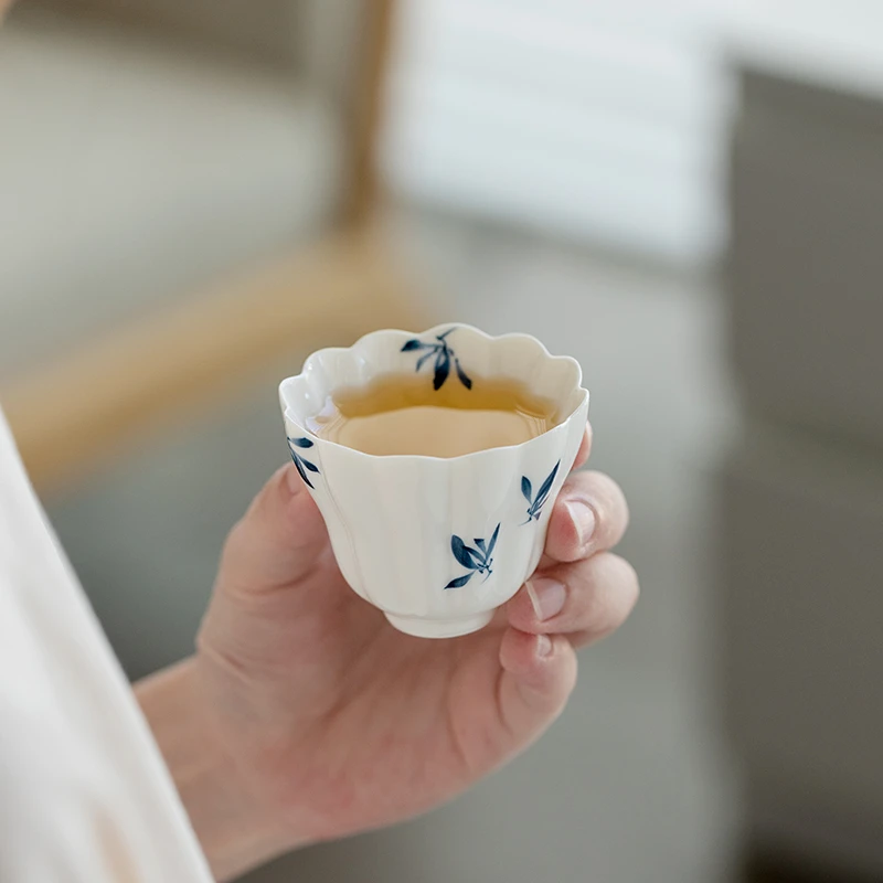 纯手绘釉下彩蝴蝶兰花创意佛手杯家用茶杯陶瓷品茗杯中式主人杯