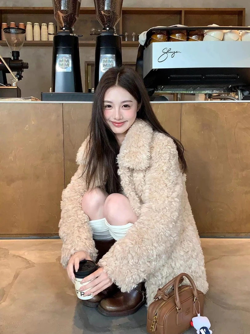 精品女装微瑕图片非实物介意勿拍NO退NO换￥秋冬加厚外套