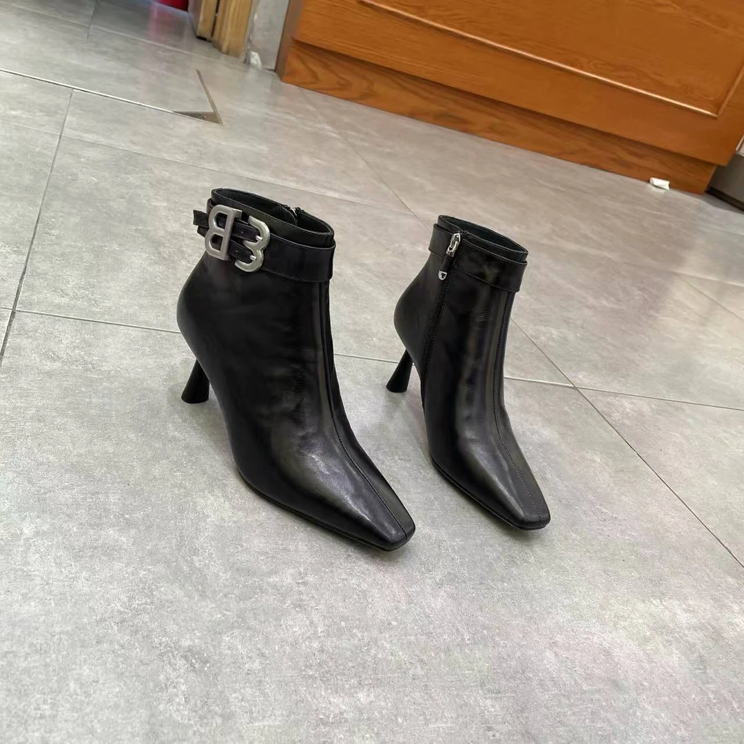 波斐B129新款尖头细跟欧美风金属扣高跟时装短靴