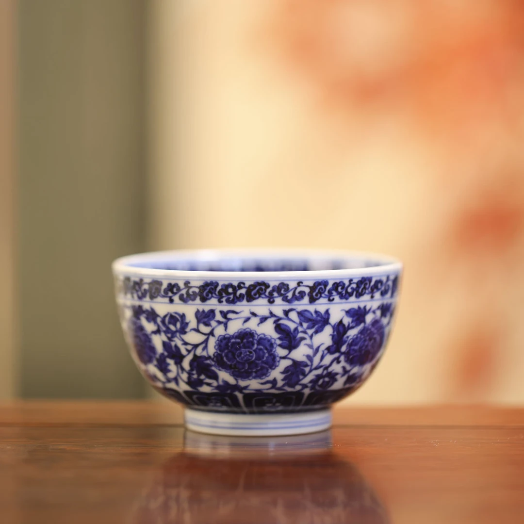 春风祥玉-青花牡丹罗汉杯-手工陶瓷主人杯手绘