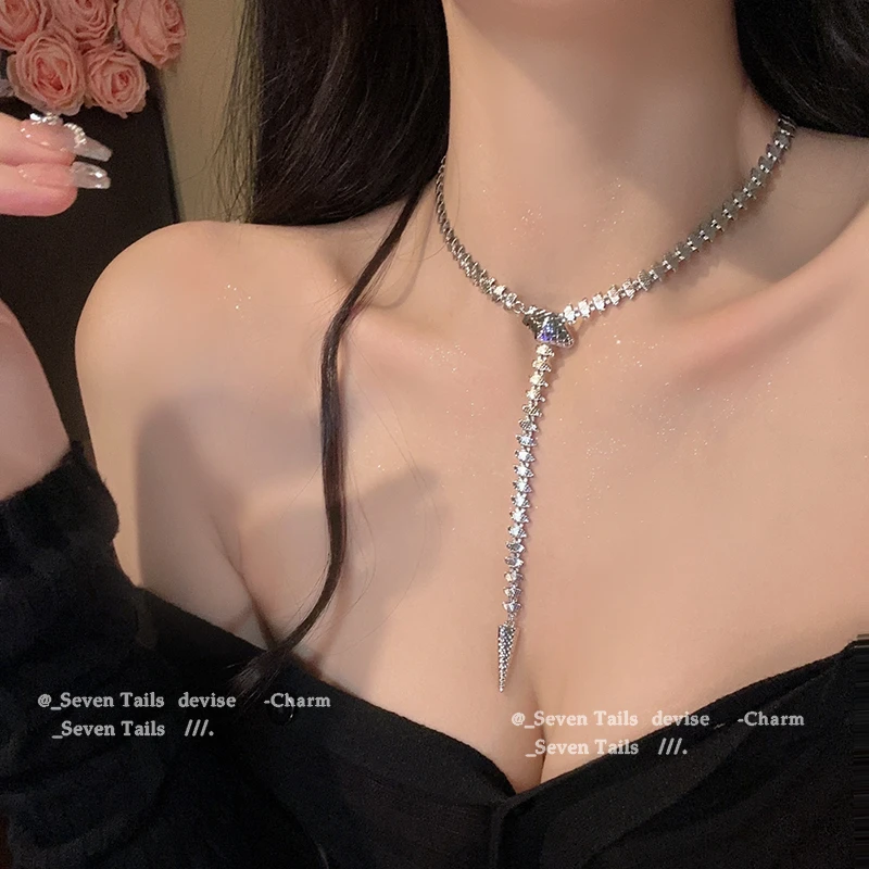 铜合金项链 甜酷蛇形项链女轻奢小众锁骨链欧美高级设计感颈链