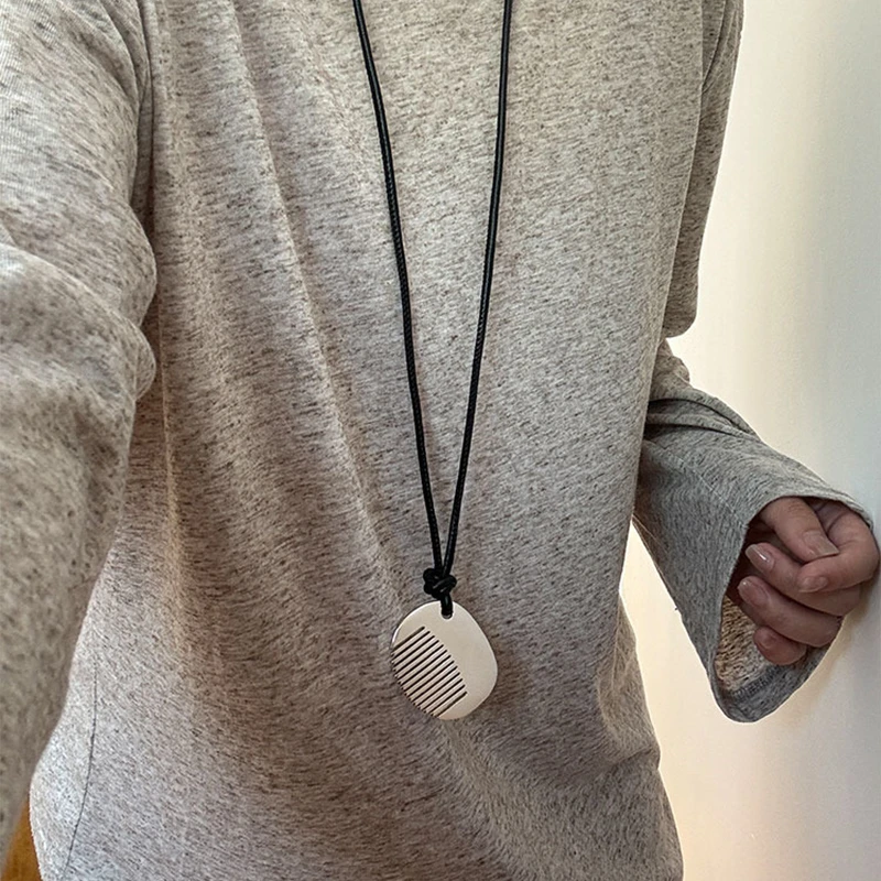 钛钢皮质项链 银色钛钢梳子吊坠小众设计毛衣链项链女韩国ins新款