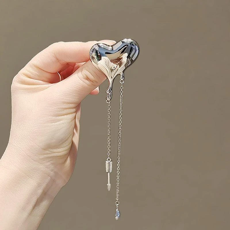 爱意之箭水滴吊坠胸针链条式爱心别针小众个性金属防走光配饰袖扣