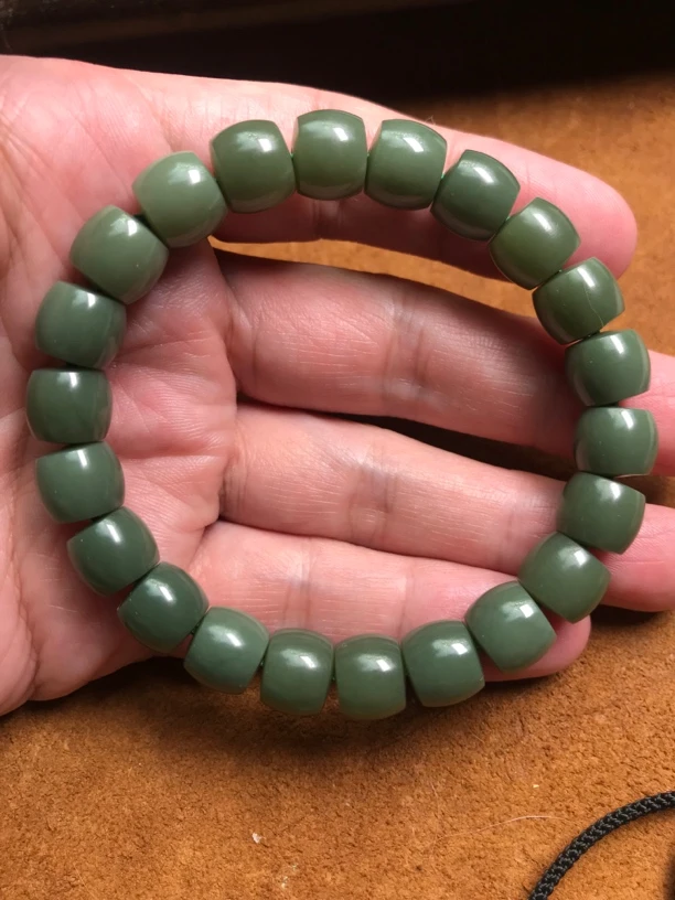 新疆和田玉直切手串10*9mm