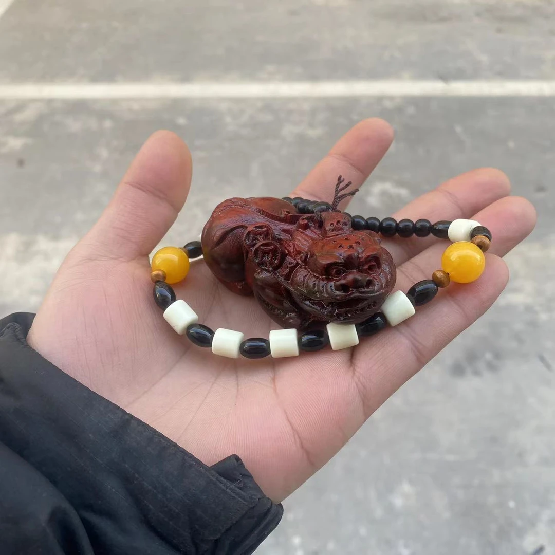 【推荐】带挂绳貔貅手把件 实木把玩件