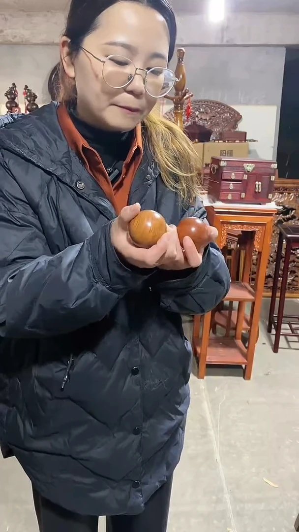 【闪购商品】木头微瑕花梨木手球大小不一介意慎拍