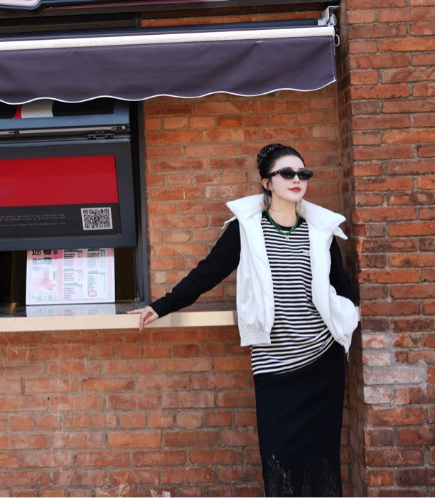 俪妍【LIVELY·YAN】24冬季新款黑白条纹打底衫37817-27