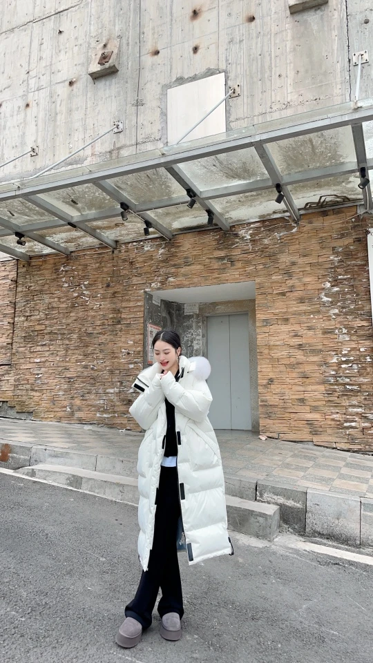 俪妍【LIVELY·YAN】24冬季长款棉服48231连帽中长款黑白两色