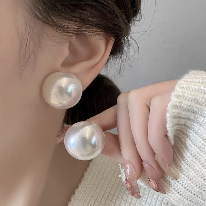 铜合金耳饰 气质复古扁圆珠珠耳钉夸张赫本风法式优雅耳饰E1084