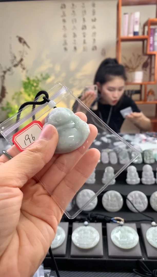 【闪购商品】翡翠吊坠(赠链)未镶嵌佛公196