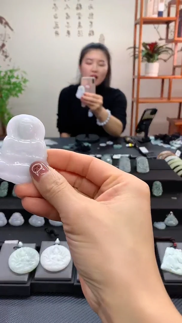 【闪购商品】翡翠吊坠(赠链)未镶嵌大观音