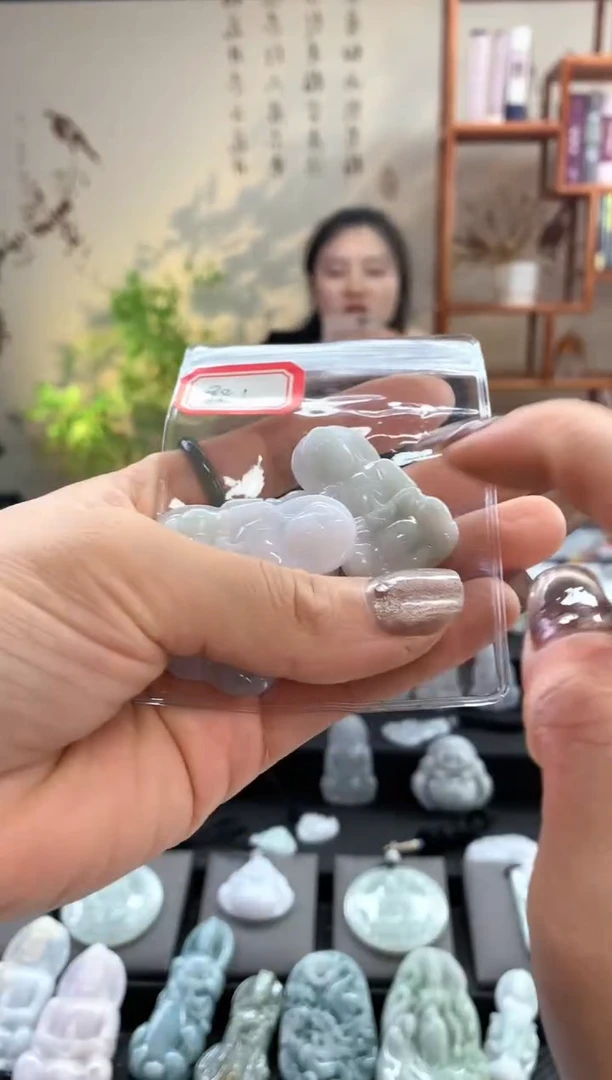 【闪购商品】翡翠吊坠(赠链)未镶嵌观音981 多样性发一件