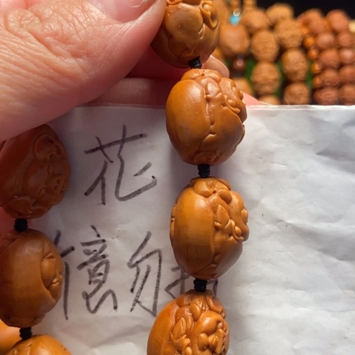 橄榄核核雕小福猪