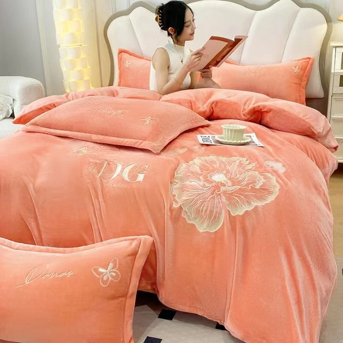 2024新款牛奶绒纯色大版绣花四件套双面绒加厚保暖床上用品套件