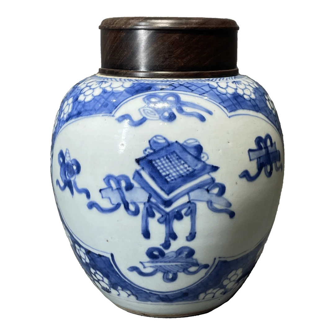 25010804t青花冰梅纹开窗博古纹罐古董拍卖