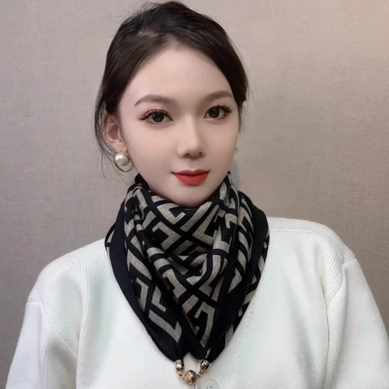 新款冬季女士复古围巾时尚优雅气质磁吸扣保暖围脖高级感方巾丝巾