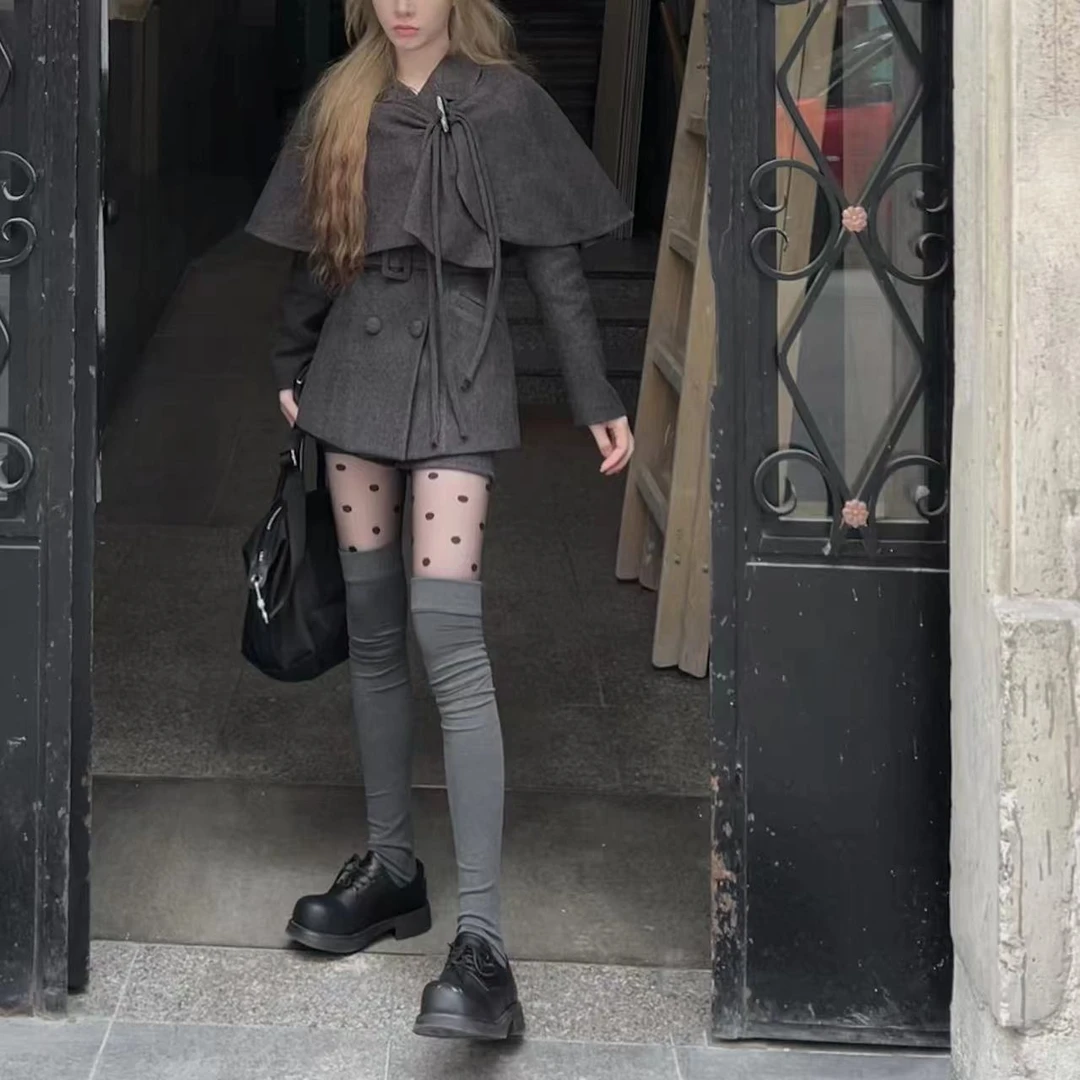 ishui-圣莫里茨-少女复古ol灰色斗篷学院风ins风三件套秋冬套装