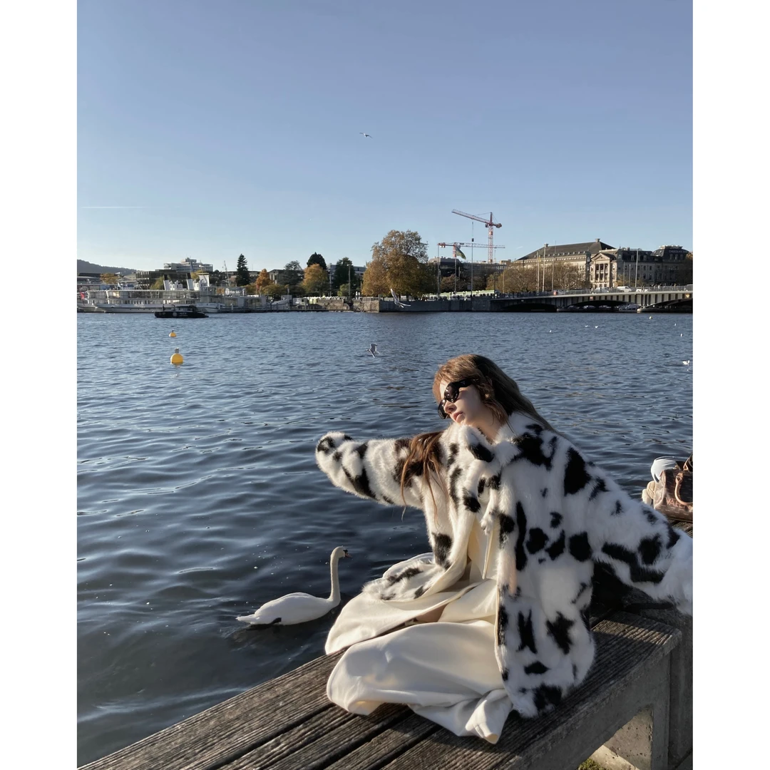 ishui-萌萌奶牛-气质毛茸茸宽ins时尚保暖厚外套冬季宽松