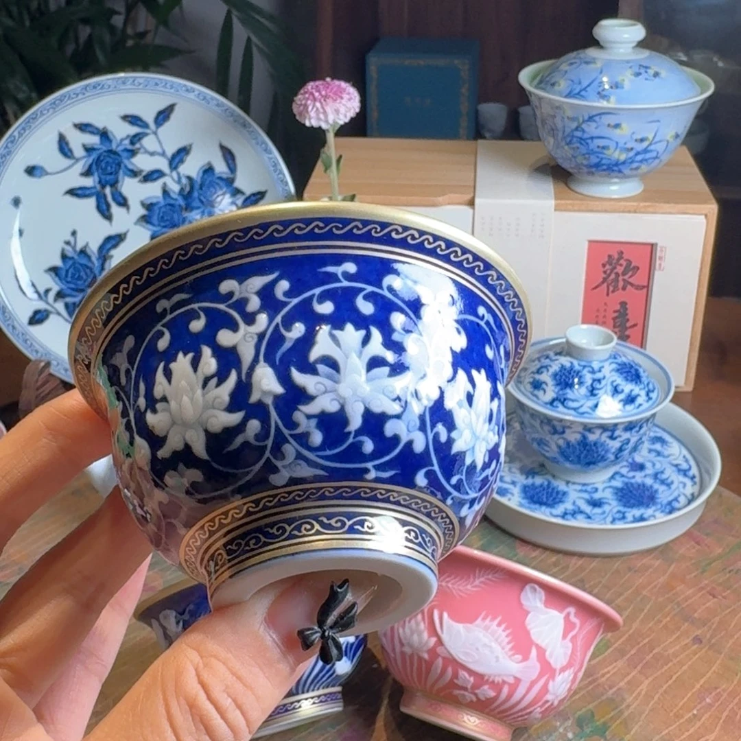 涂***生洒蓝缠枝莲堆白压手