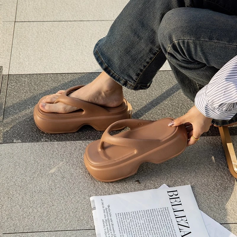 松糕厚底百搭人字拖女外穿2024夏季新款网红夹趾海边防滑沙滩拖鞋