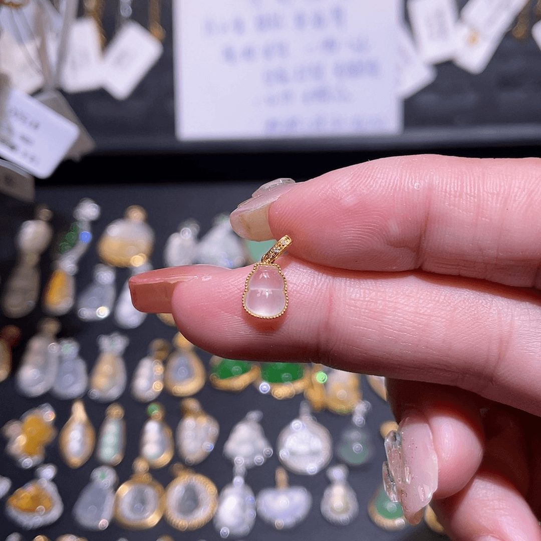 翡翠颈饰18K金镶嵌吊坠