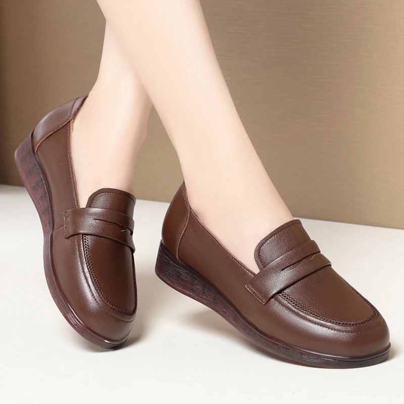 真皮软底中年女鞋2024春秋舒适中老年妈妈鞋百搭圆头坡跟女士单鞋
