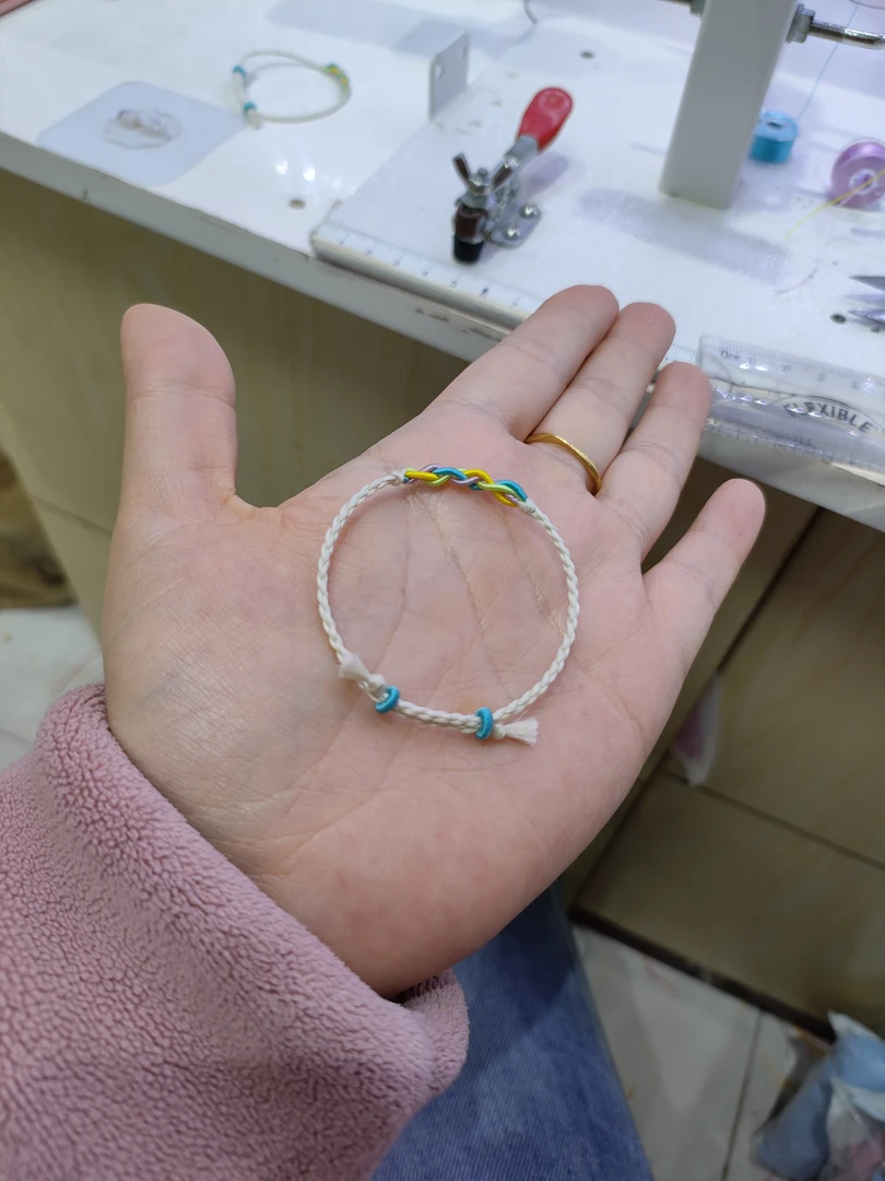 手编生蚕丝彩虹手绳，下单备注身高体重，