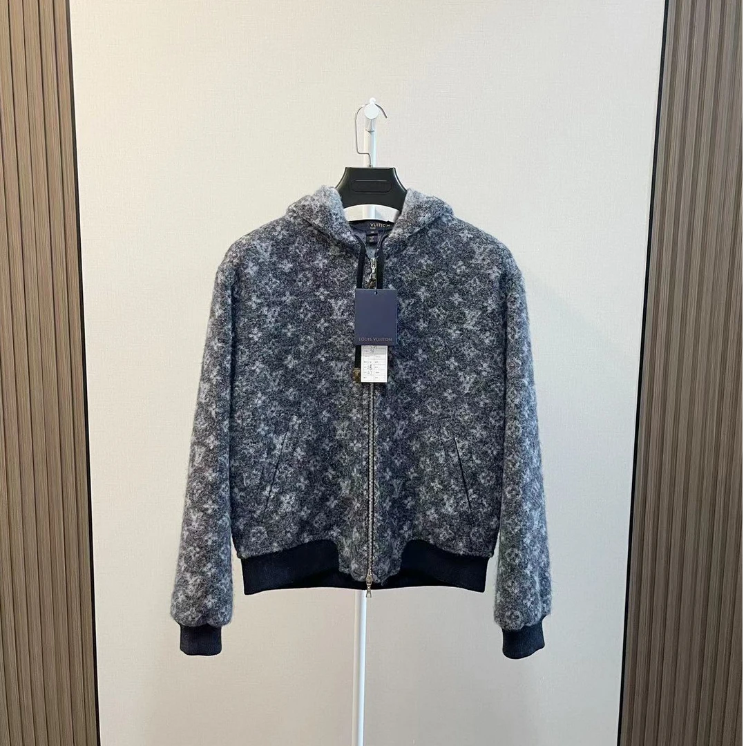 LouisVuitton/路易威登全新未使用 满印 羊羔毛 拉链外套/尺码38