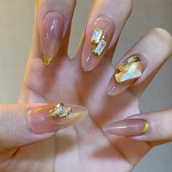 （小七）穿戴甲拍这里