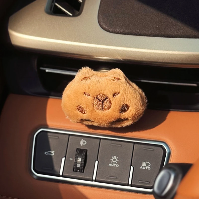 卡皮巴拉车载香薰汽车出风口香氛片车内装饰毛绒玩具扩香净化空气