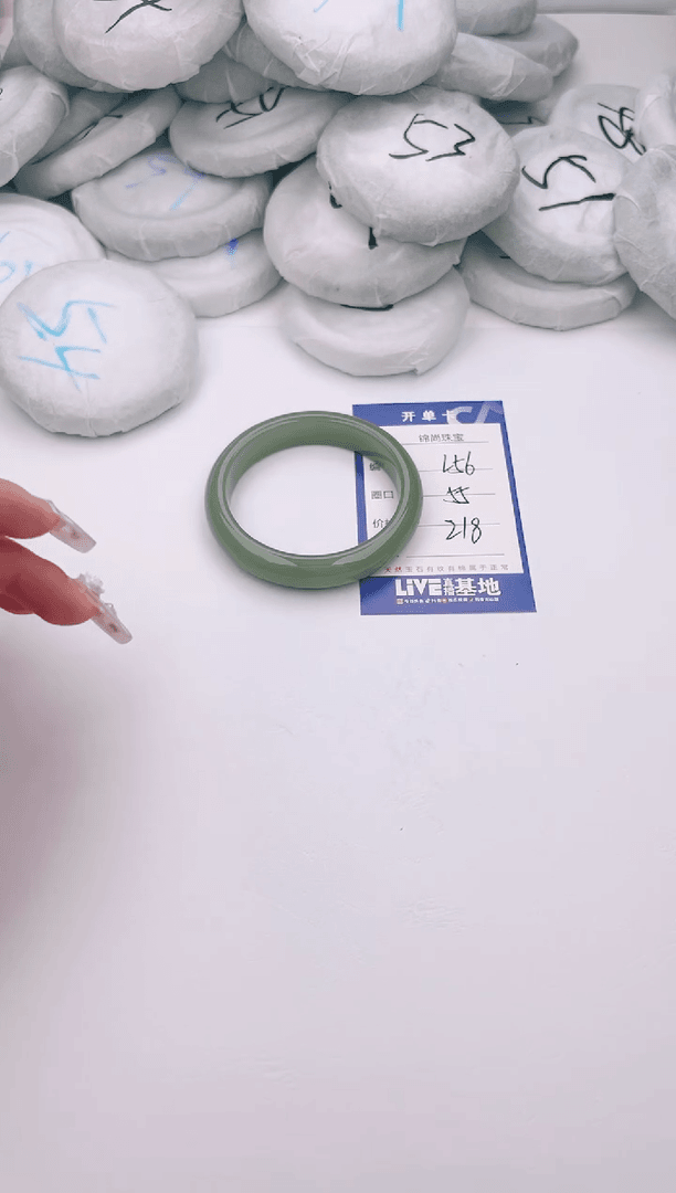 【闪购商品】石英质玉手镯未镶嵌56颜色微差