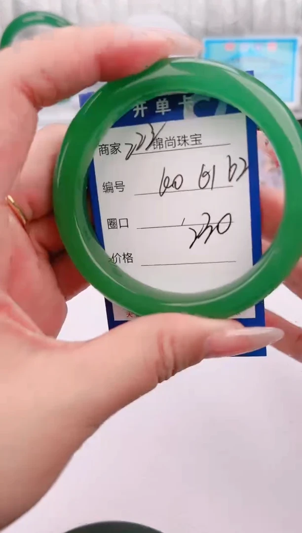 【闪购商品】石英质玉手镯未镶嵌222颜色微差