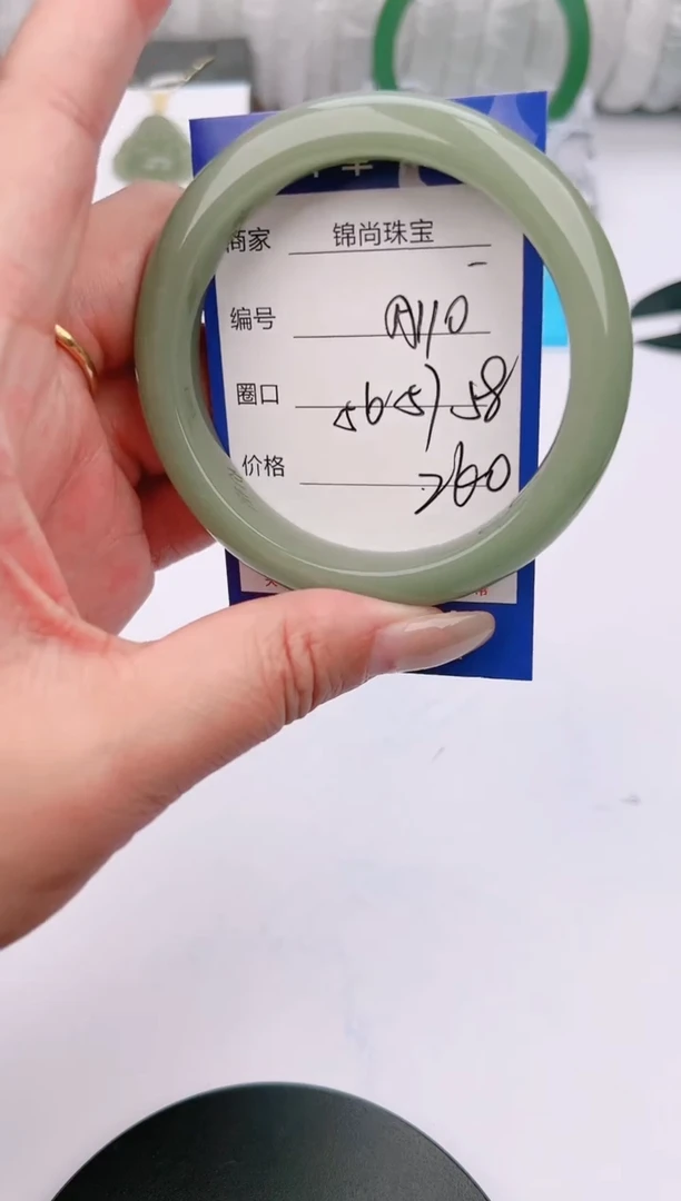 【闪购商品】石英质玉手镯未镶嵌110颜色微差