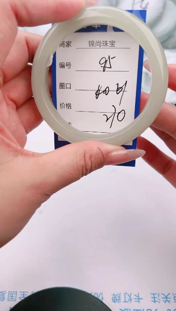 【闪购商品】石英质玉手镯未镶嵌95颜色微差