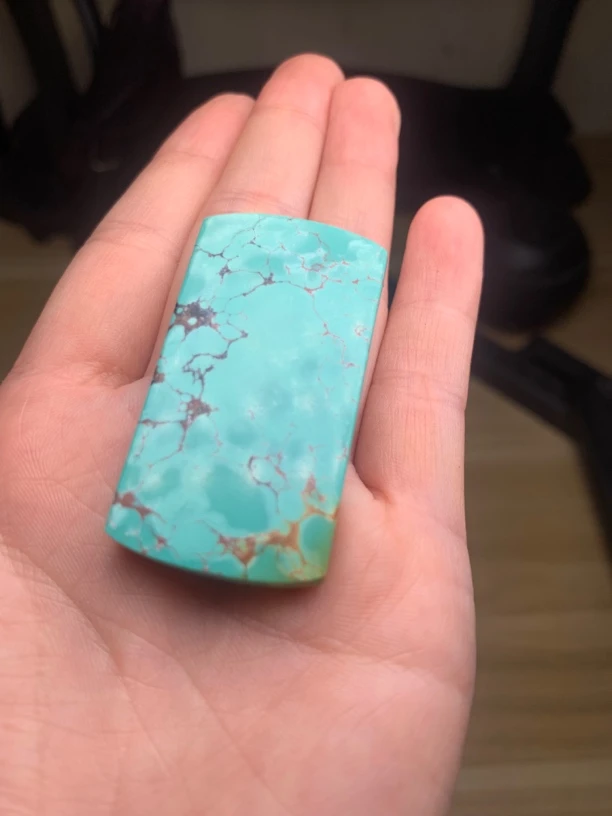 绿松石牌子，尺寸：46.2x24.9x5.4mm、重15克、未打孔