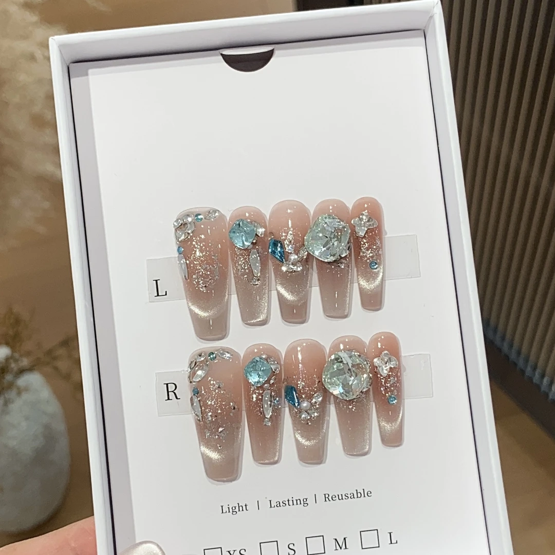 冰透渐变微笑猫眼纯欲沦陷气质西西里氛围感手工穿戴甲贴片美甲