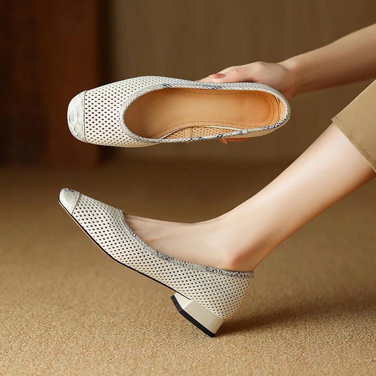 2.5cm方头粗跟中低洞洞鞋镂空透气法式复古大码女鞋41浅口单鞋夏