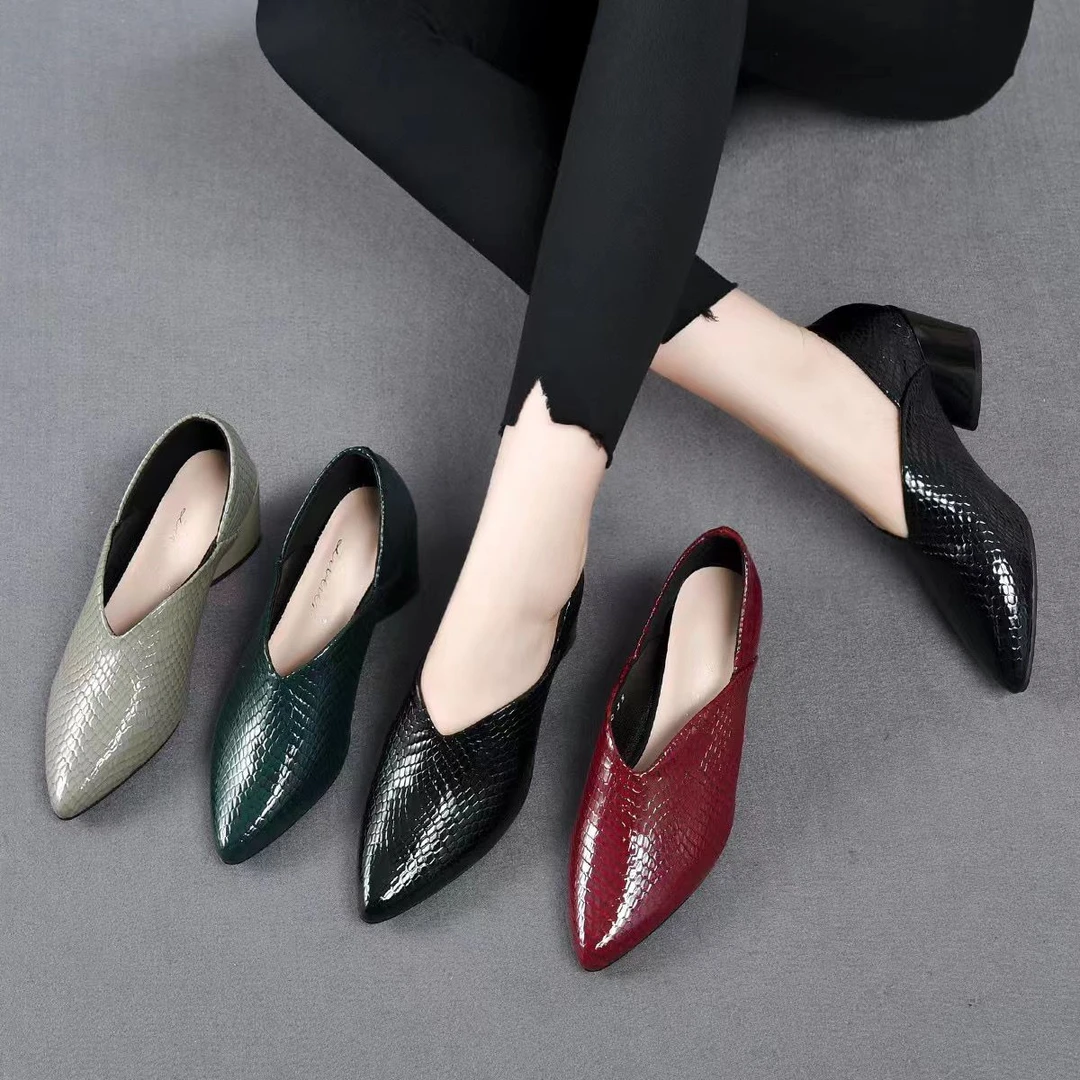 2024年春秋新款真皮单鞋蛇纹粗跟爱心跟尖头深口软底软面百搭女鞋
