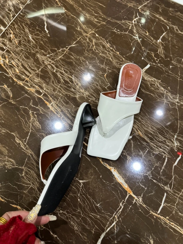 大气元（夏季新品）百搭舒适夹指半拖鞋