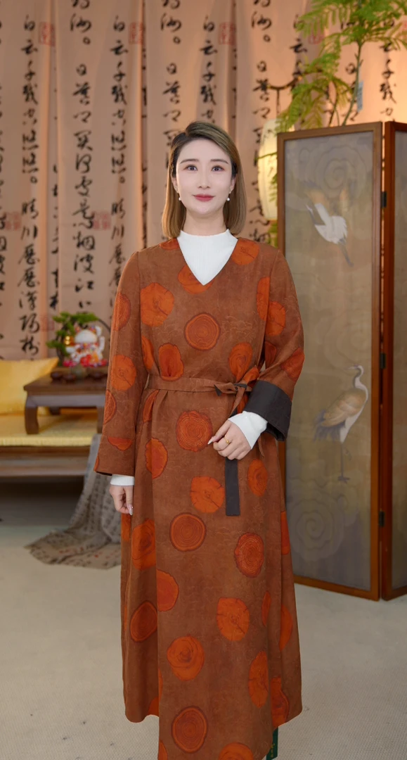 田新家100桑蚕丝 秋季新品重磅油料香云纱连衣裙(年轮WF24189)