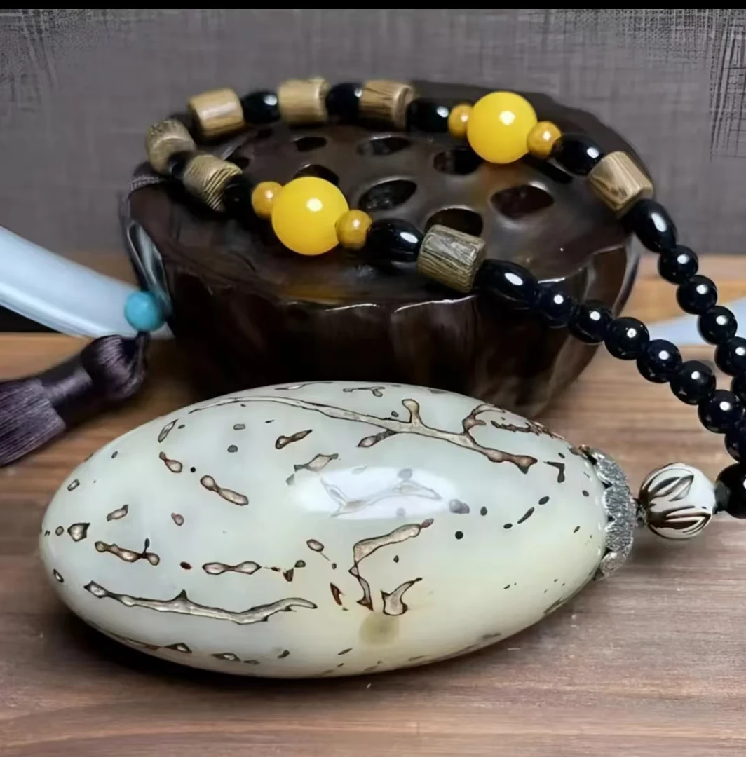 千眼菩提玉化果白果木质手把件