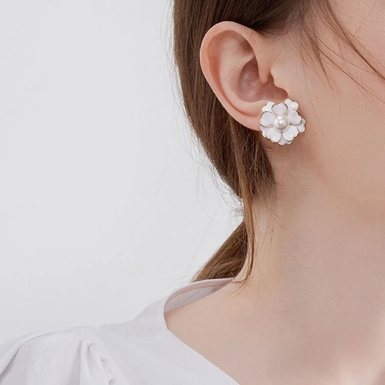 铜合金合成锆石耳饰 立体花朵温柔耳饰耳钉简约耳钉手工复古法式A