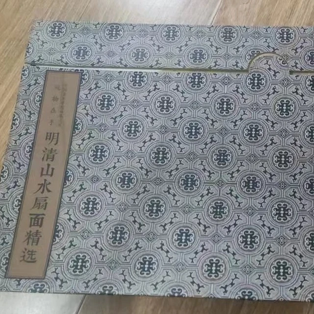 盒子压偏了壳子裂了，明清山水扇面精选，约31@56厘米