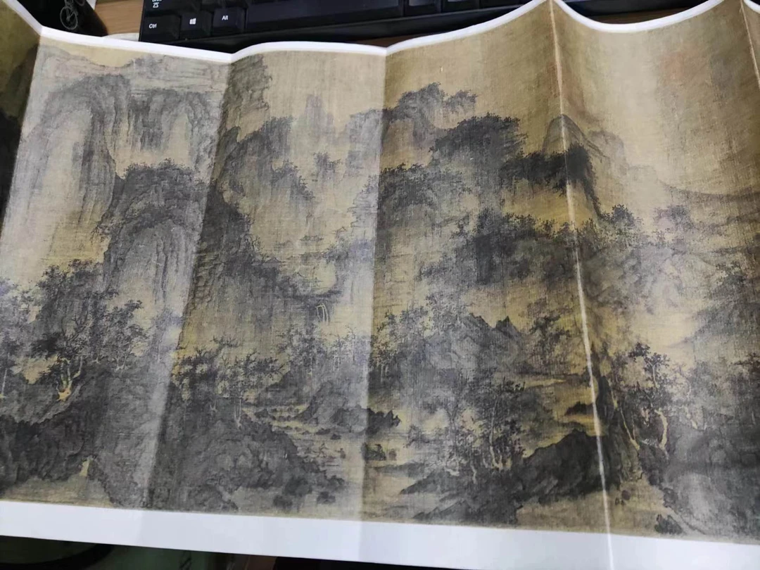 注意折叠发货，有折痕，207号画，尺寸长约78厘米宽约25厘米